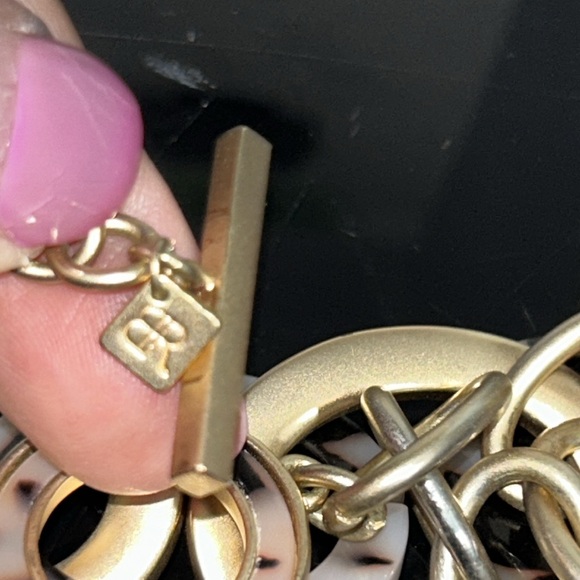 RESIN & METAL LINK NECKLACE - Picture 5 of 5